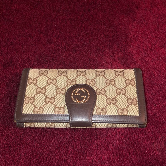 Gucci Handbags - Authentic Gucci wallet